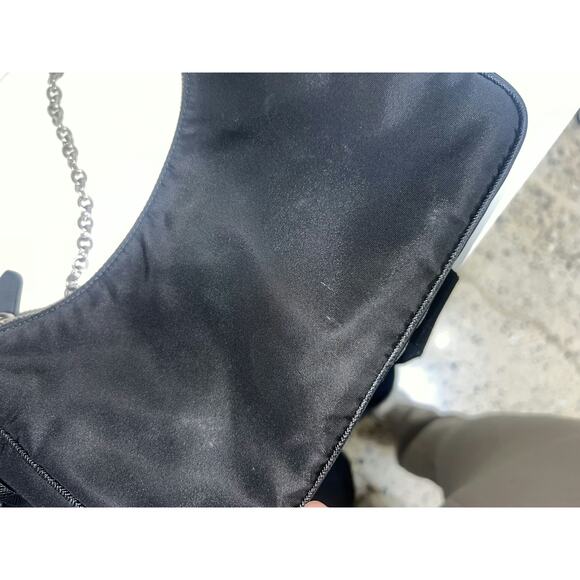 Prada Re-Edition 2005 Black Nylon Shoulder Bag with Chain Strap and Mini Pouch - Picture 2 of 8